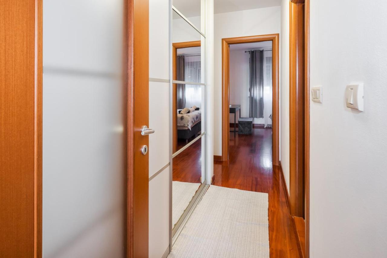 Airy 2-Br Apt W/ Open Layout & Modern Design Apartment Split Exterior photo