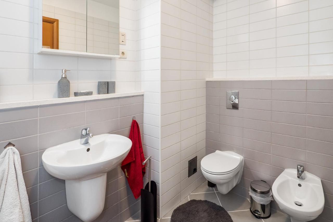 Airy 2-Br Apt W/ Open Layout & Modern Design Apartment Split Exterior photo